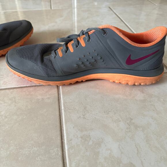 Women's Nike Running Shoes, Size 11, Gray Orange, 616684-003 - Picture 4 of 9
